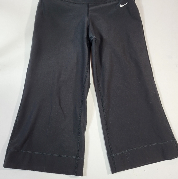 Nike Dri-Fit Black Cropped Capri - Picture 3 of 6